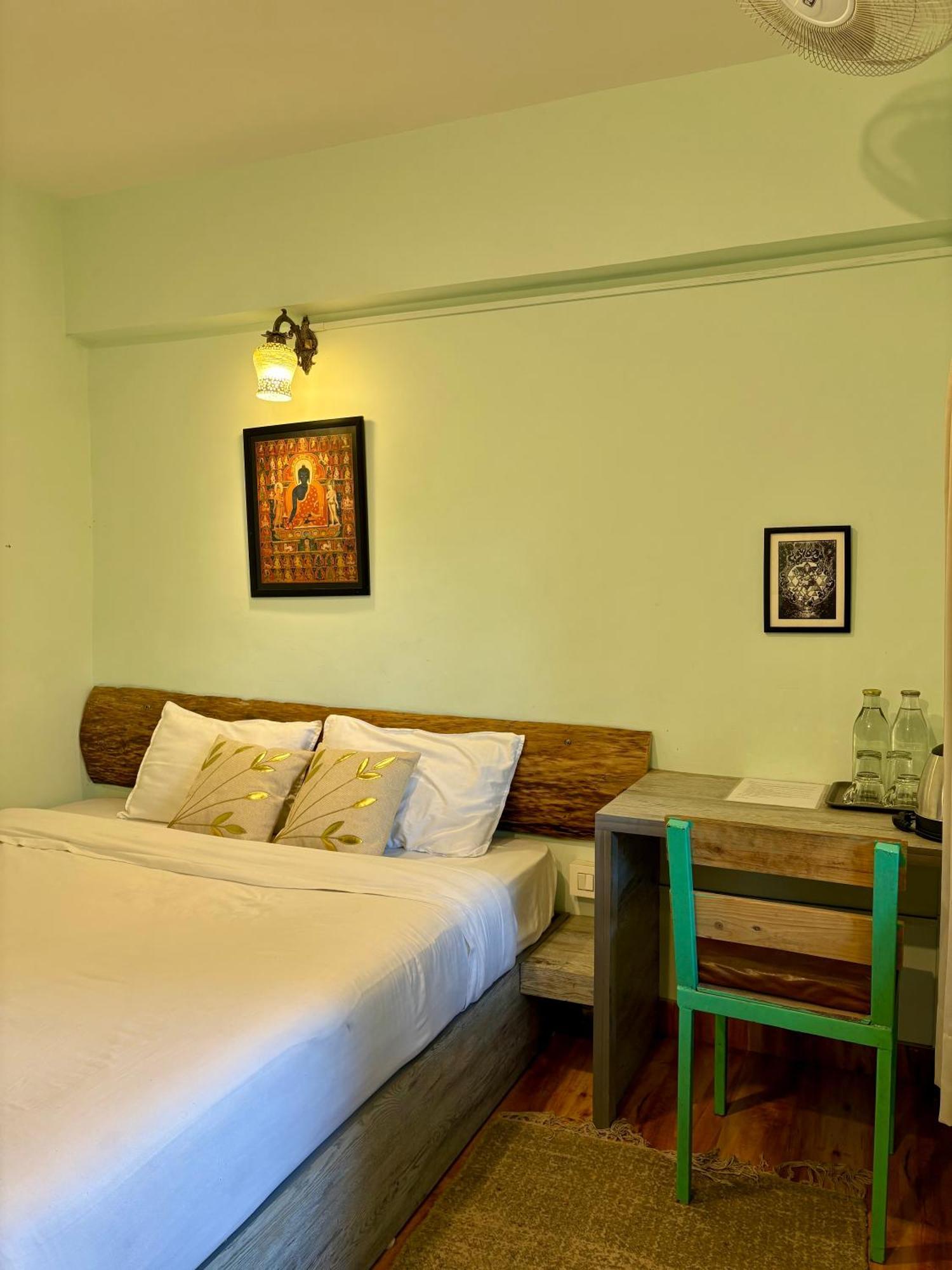 Eevolve Dharamkot - An Eco Hostel McLeod Ganj Exterior photo