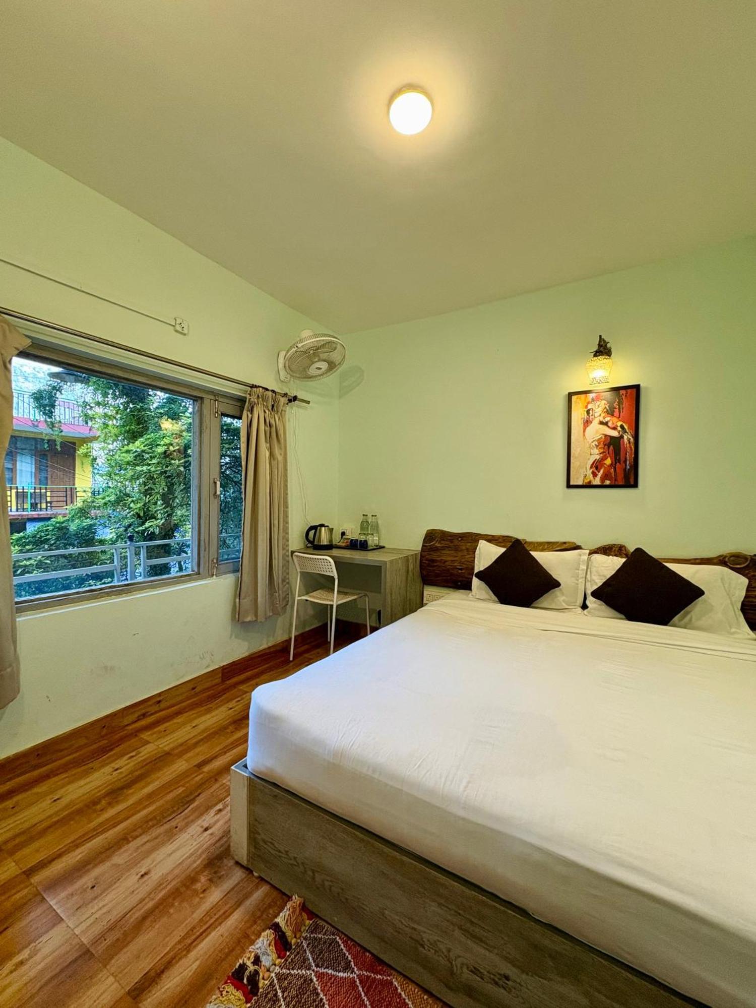 Eevolve Dharamkot - An Eco Hostel McLeod Ganj Exterior photo