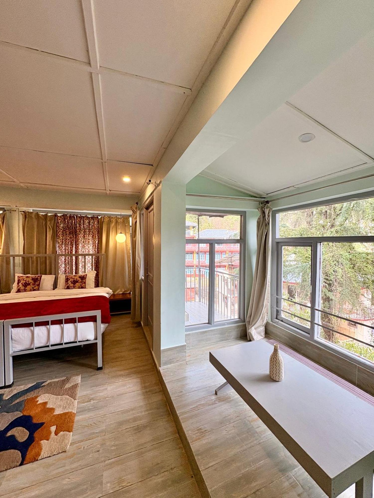 Eevolve Dharamkot - An Eco Hostel McLeod Ganj Exterior photo
